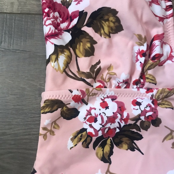 Cupshe NWT size M One Piece Swimsuit - Picture 3 of 8